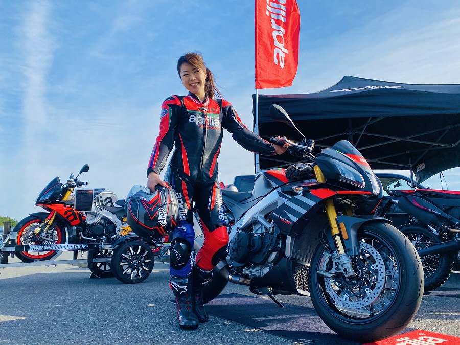 ライディングパーティでnew Apriliaレーシングスーツのお披露目