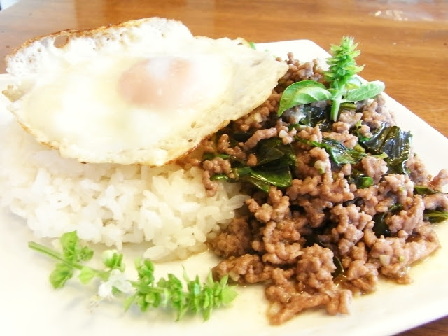 タイ風牛肉のバジル炒めご飯 パッ ガパオ ヌア Kochan S ベランダ菜園blog マンションガーデニング 家庭菜園 仙台グルメ キャンペーン情報等