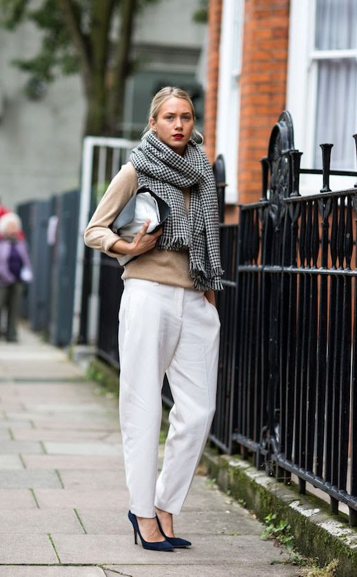 LE FASHION BLOG STREET STYLE LONDON CLASSIC ROSIE SEABROOK A LOVE IS BLIND SANDRA SEMBURG LONDON FASHION WEEK HOUNDSTOOTH SCARF TAN SWEATER TWO TONE CLUTCH BAG WHITE TROUSERS PANTS SUEDE PUMPS RED LIPS LIPSTICK JOSEPH photo LEFASHIONBLOGSTREETSTYLELONDONCLASSICROSIESEABROOKALOVEISBLINDSANDRASEMBURG.jpg