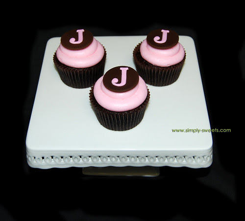 Pink and brown J monogram cupcakes