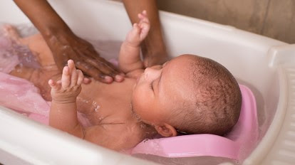 How Often To Bathe A 5 Week Old Baby / How Often To Bathe Baby 4 Reasons Not To Do It Daily - Any in between bath cleanings?
