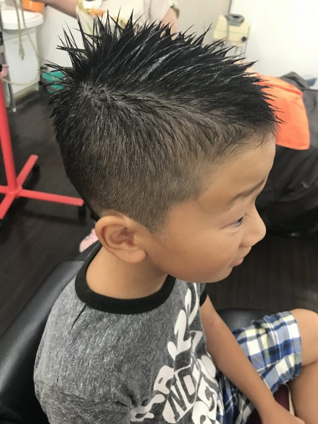岐阜県 大垣市 キッズカット 子供カット 子どもカット 幼児カット メンズカット シェービング エステ ソフトモヒカン ツーブロック 刈り上げ スキンフェード Barber Barbershop Barberstyle ボブ 前下がりボブ ショート 美容室 美容師 理容室 理容師 夏休み もーすぐ