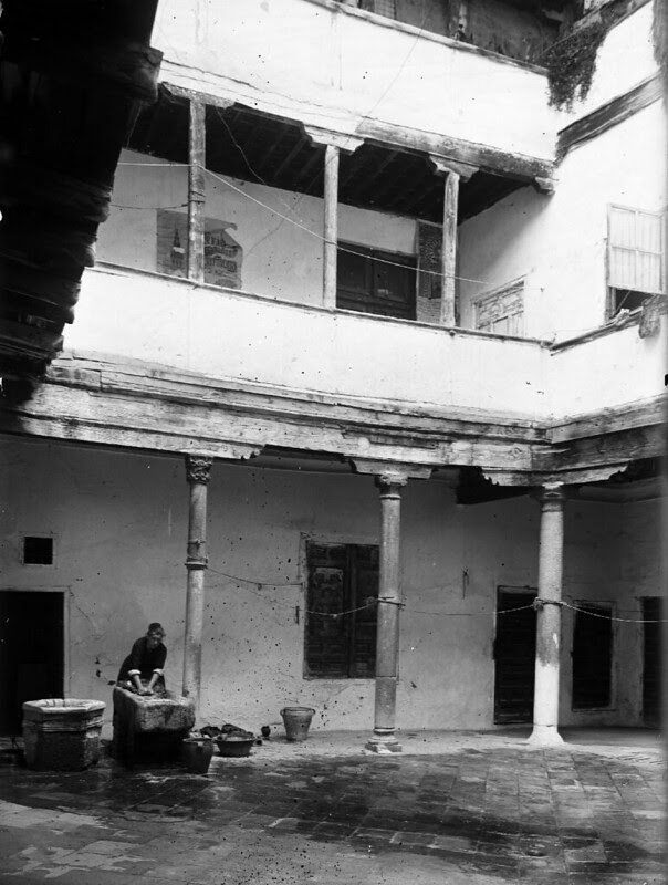 Patio toledano en los años 20. Fotografía de Otto Wünderlich. © Fototeca del Patrimonio Histórico
