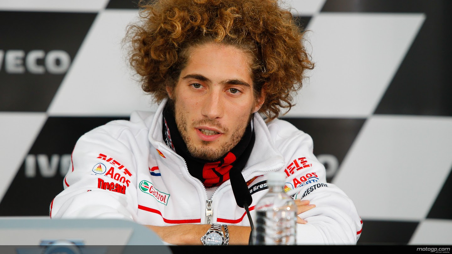 Marco Simoncelli dies in Sepang after MotoGP crash