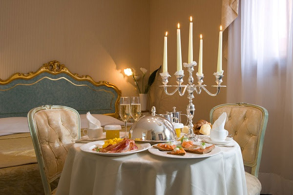 Decorating Romantic Dinner Table For That Special Dinner Decorating Romantic Dinner Table For That Special Dinner