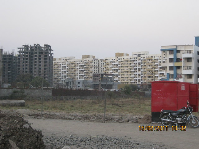 Sonigara Kesar 2 BHK - 3 BHK Flats in Kaspate Wasti - Wakad Pune - view from 80 feet D P Road to Malpani Greens
