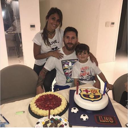 Messi đã trở về Argentina để chuẩn bị cưới vợ