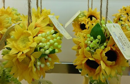 ダイソーの造花 ひまわりを飾ってみました 種類豊富でステキなラインナップ