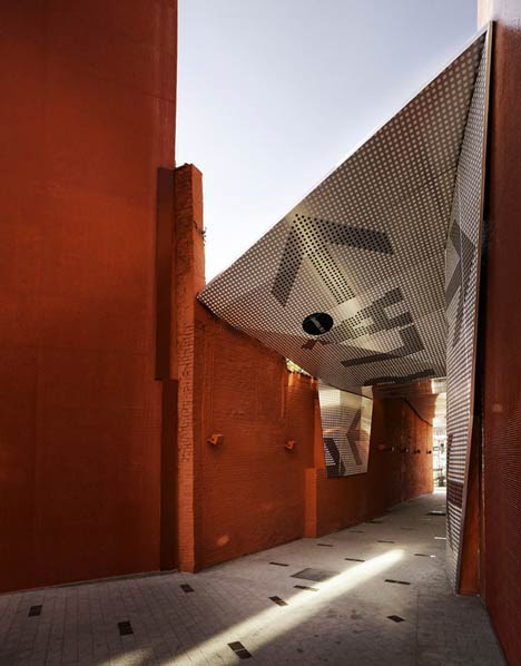 Pedestrian Crossing by Atelier 9.81