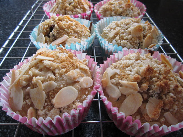 apple, raisin and cinnamon muffins (5)
