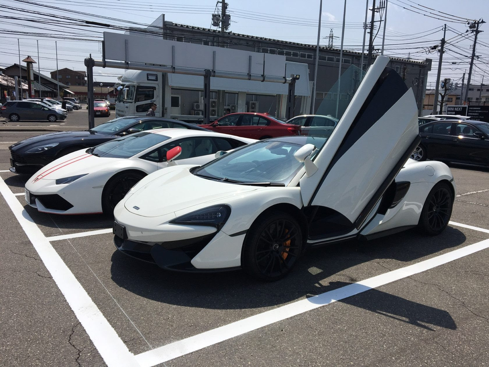 スーパーカーが大集結 18輸入中古車フェア ボルボ カー新潟 ボルボセレクト長岡