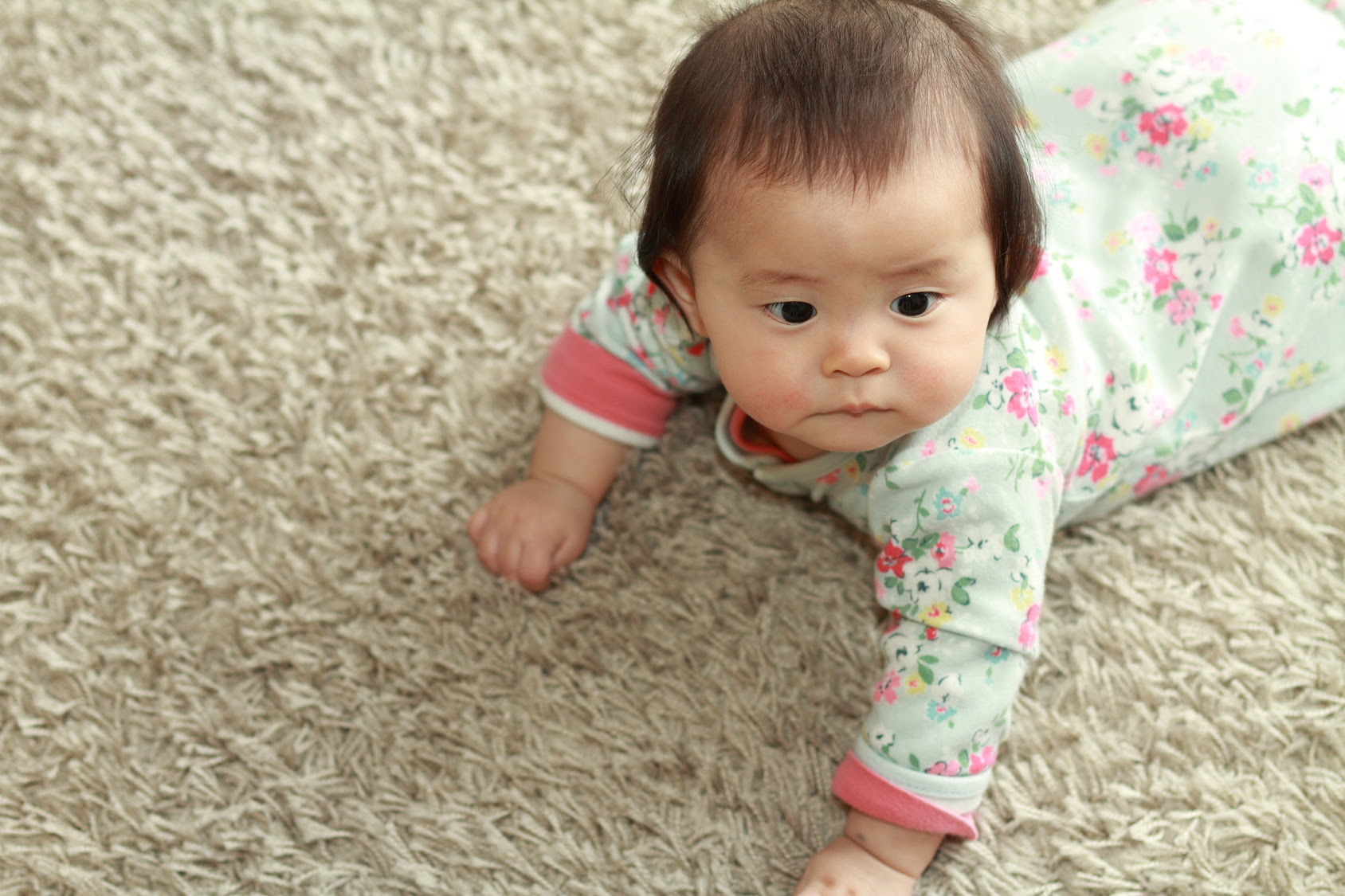 赤ちゃんがハイハイするのはいつから 簡単な練習方法とコツ 引越しmore