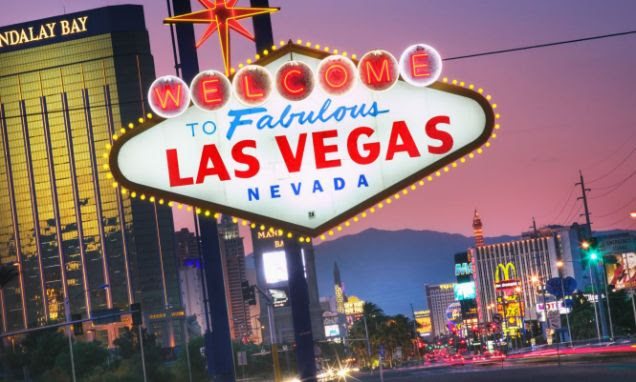 welcome to fabulous las vegas sign at night. Welcome to Fabulous Las Vegas