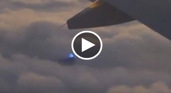ANEH! Cahaya Biru Yang Sangat Terang Ditengah Awan! Penumpang Kapal Terbang Berjaya Mera kamnya..Perhatikan!