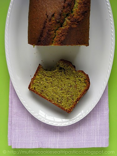 Cake yoghurt, pistacchi e cardamomo