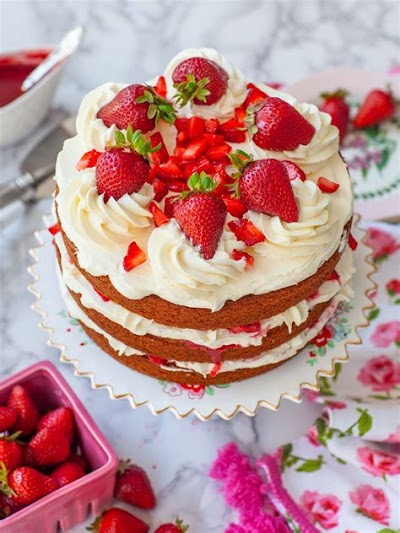 Delicious And Easy Strawberry Cake Recipe