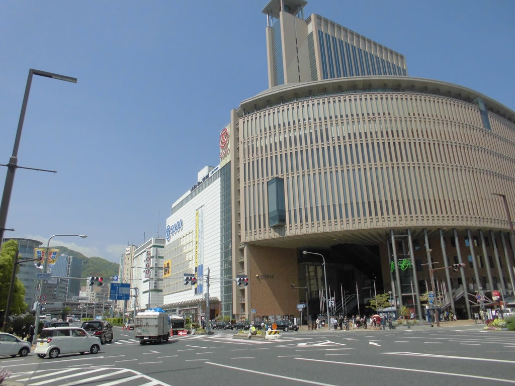 三宮 花時計前駅 神戸地下鉄 神戸市中央区 日本最初の 花時計 と震災復興への祈りが込められたミゼレーレ像が魅力的な 海岸線の終着駅 ご当地的鉄道メディア えきログkansai