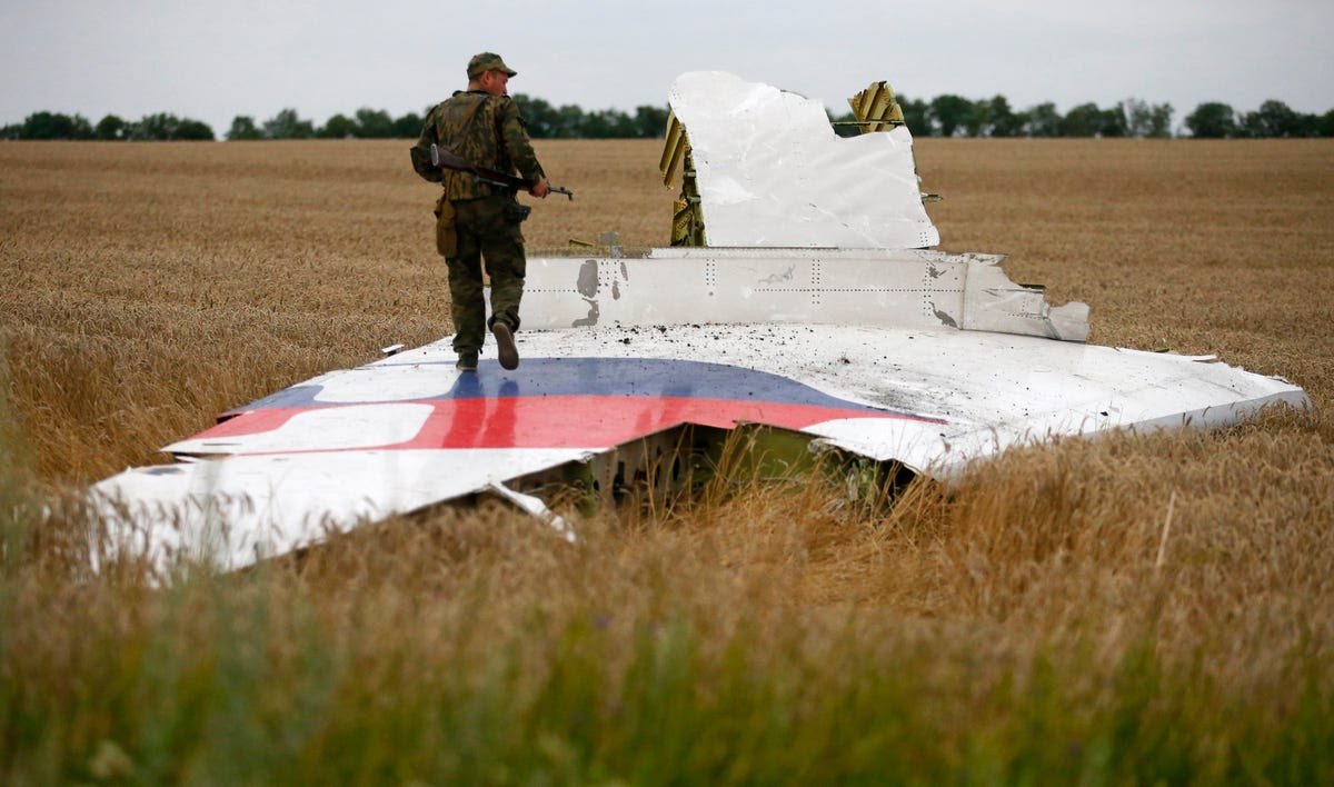 russian separatist wreckage malaysia airlines ukraine crash