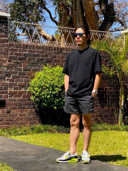 ひざ上丈のショートパンツ 黒 のメンズコーデ 人気でおすすめの黒のひざ上丈ショートパンツを紹介