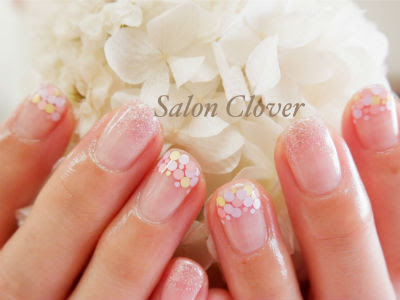 春夏のオフィスネイル ラメ ホログラム まつげネイルサロンクローバー