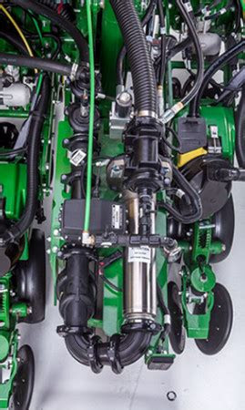 John deere 7000 6 row corn planter. John Deere Planter Precise Liquid fertilizer placement