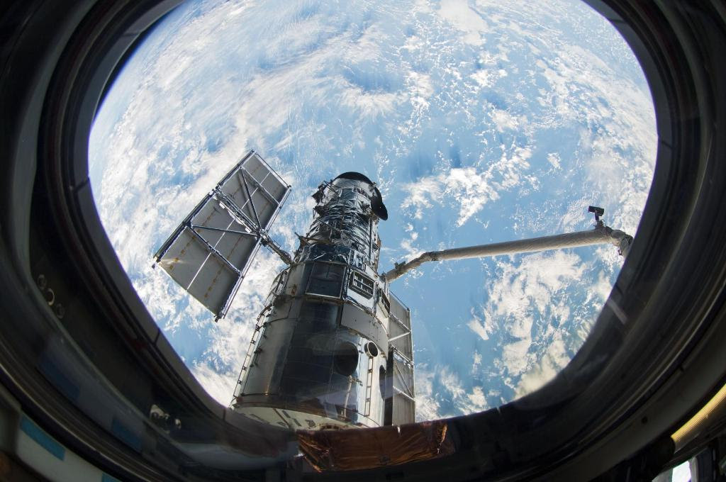 Shuttle cattura Hubble
