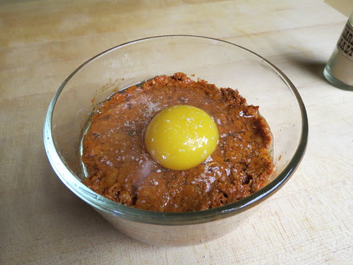 egg on with salt and garlic powder