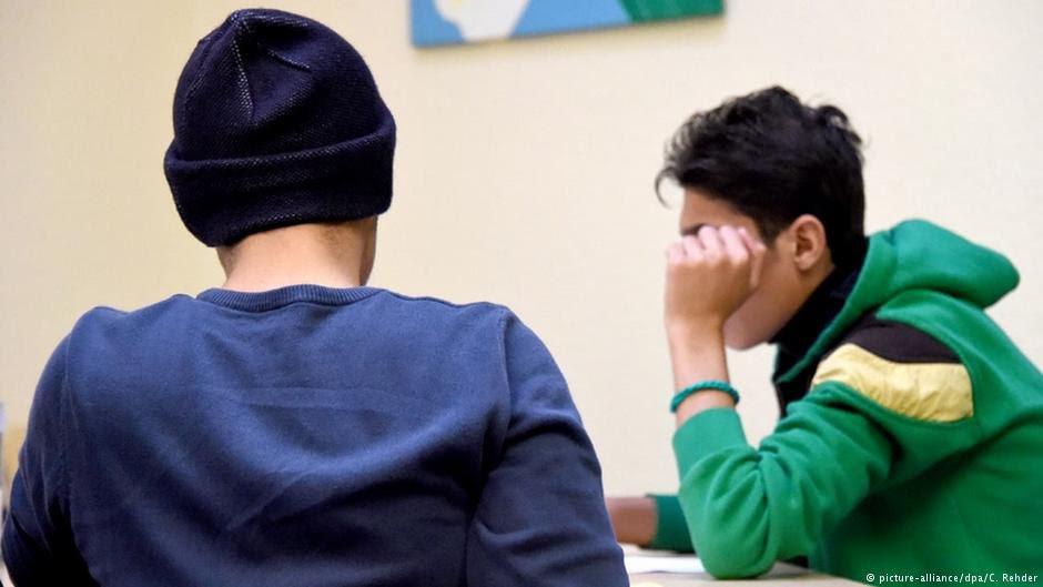 Two unaccompanied minors during their "Inobhutnahme"