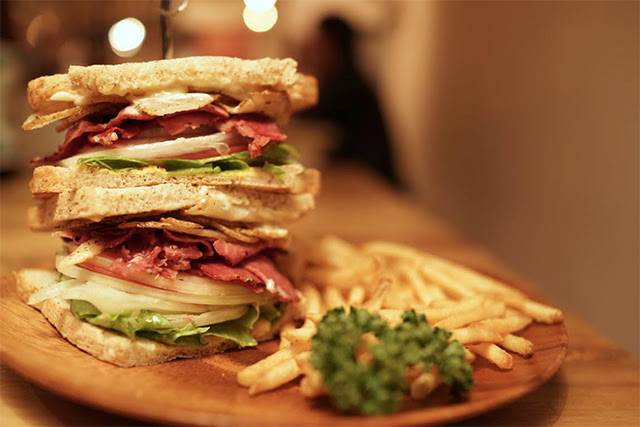 Burger Kitchen Chatty Chatty 新宿御苑のハンバーガーショップ チャッティチャッティ