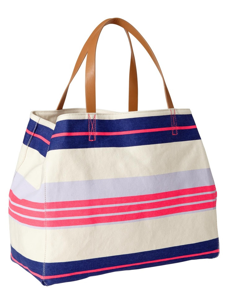 Gap Canvas tote= perfect beach bag!