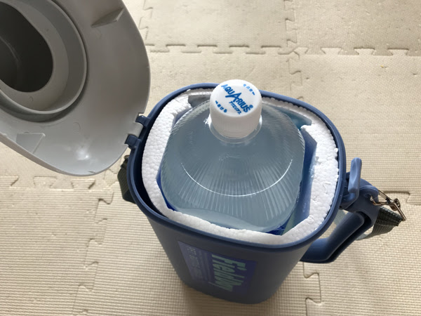 保冷剤つき 持ち運び便利 2lペットボトルのクーラーボックス ガムシャラナ子育て