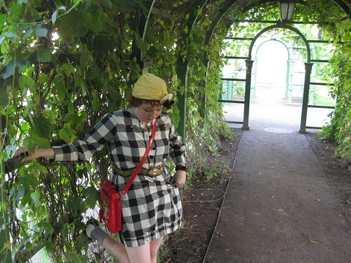 http://farm4.static.flickr.com/3295/2766817801_974e627f79.jpg?v=0