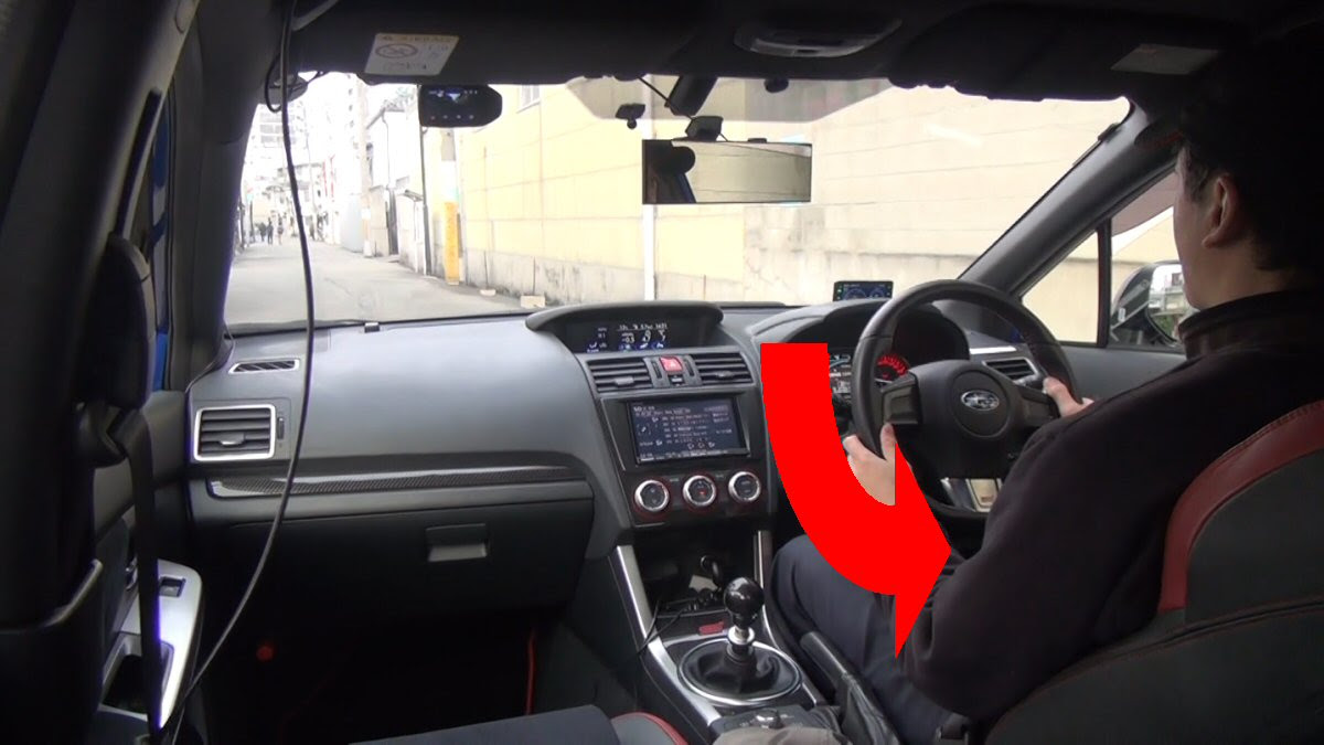 ハンドルの切り方について 引くのか押すのかどちらがいいの 車情報車大好き
