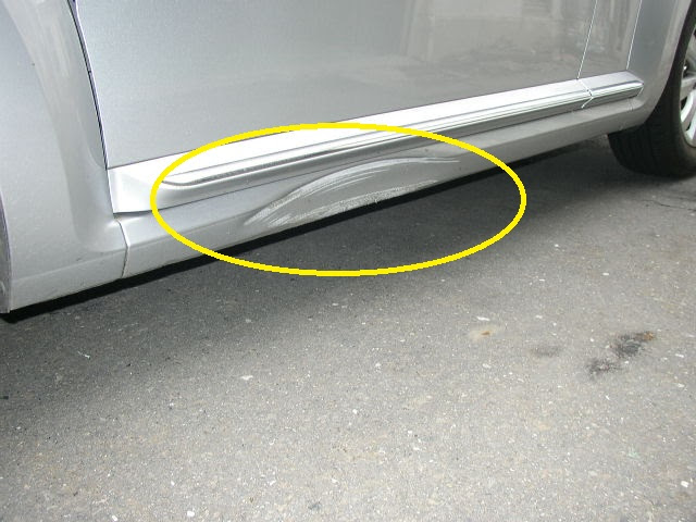 ワーゲン ビートル 縁石にこすった左ステップの板金修理 東京都 青梅市 車の板金塗装 キズ ヘコミ 事故車修理の新生自動車 東京青梅市