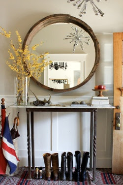 entry: large mirror, small table