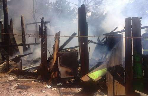 Laranjeiras - Incêndio destrói residência no Bairro Água Verde