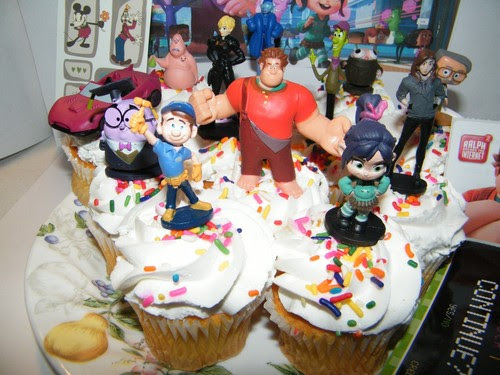 Fetes Occasions Speciales Tatouage Et Plus Ralph Brise L Internet Cake Topper Set De 15 Avec 12 Figures Maison