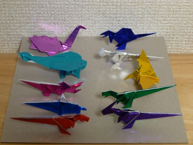 折り紙で恐竜を 簡単折り方集 ティラノサウルス トリケラトプスなど