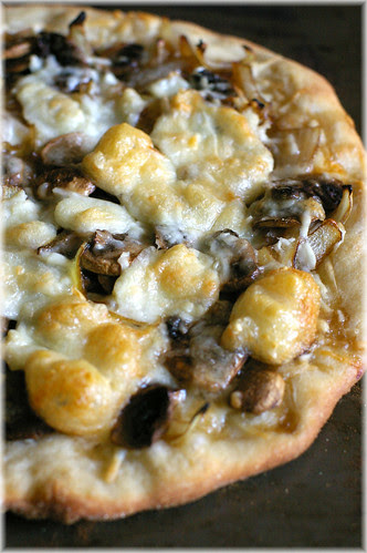 caramelized onion, mushroom & three cheeses pizza