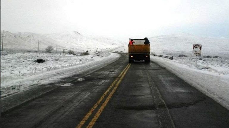 La nieve y escarcha complican el tránsito en las rutas de Chubut