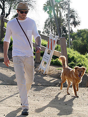 is ryan reynolds dating sandra bullock. 2011 Sandra Bullock and Ryan