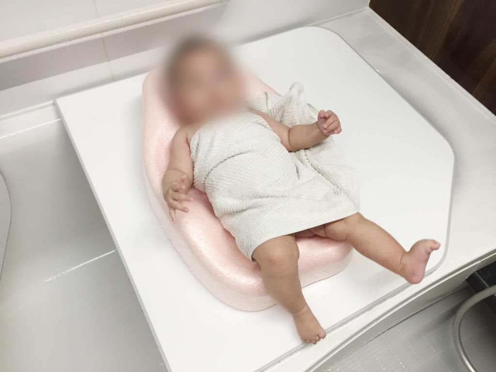 お風呂が劇的にラク リッチェルひんやりしないおふろマットであかちゃんと入ろう ものづくり夫婦のくらし日記