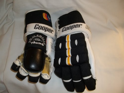 Cooper Jr Pro BDJ Ice hockey gloves - size is 13 inch - excellent condition