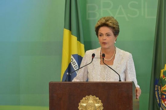Dilma anuncia corte de 3 mil cargos comissionados