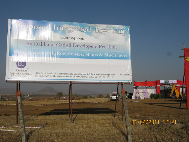 Launching Dajikaka Gadgil Developers' Anant Srishti Kanhe, 35 Acre Gated Community of N A Bungalow Plots - Row Houses -  1 BHK, 2 BHK, 2.5 BHK Flats - near Talegaon - on Old Mumbai Pune Highway - N H 4 - board at the site