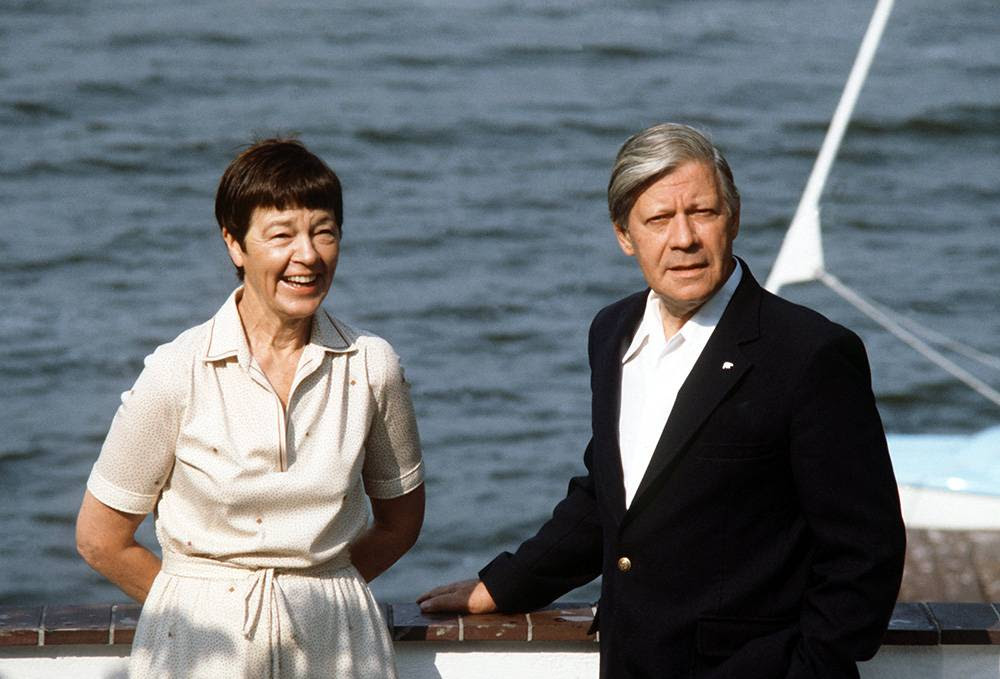 Loki et Helmut Schmidt © WULF PFEIFFER AFP