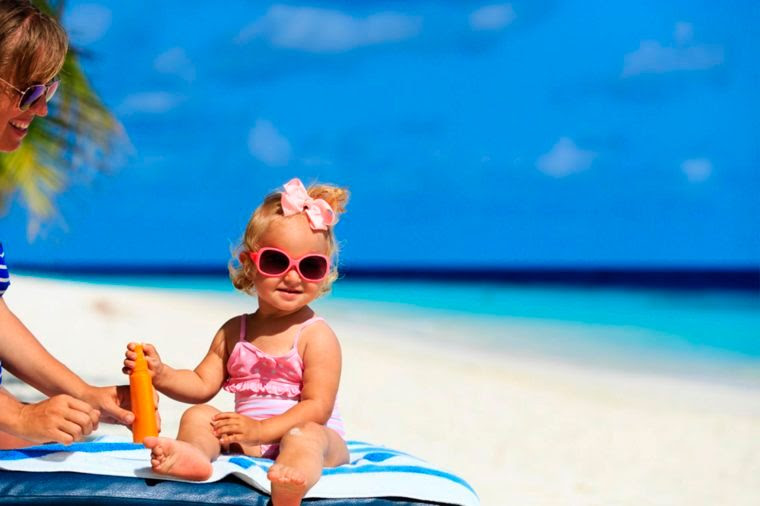 01-sunscreen-Products it's never safe to use on your body_372291451-NadyaEugene