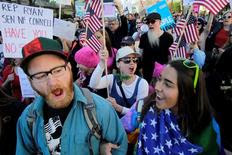 Manifestantes protestam contra Trump em Washington. 20/2/2017. REUTERS/Yuri Gripas