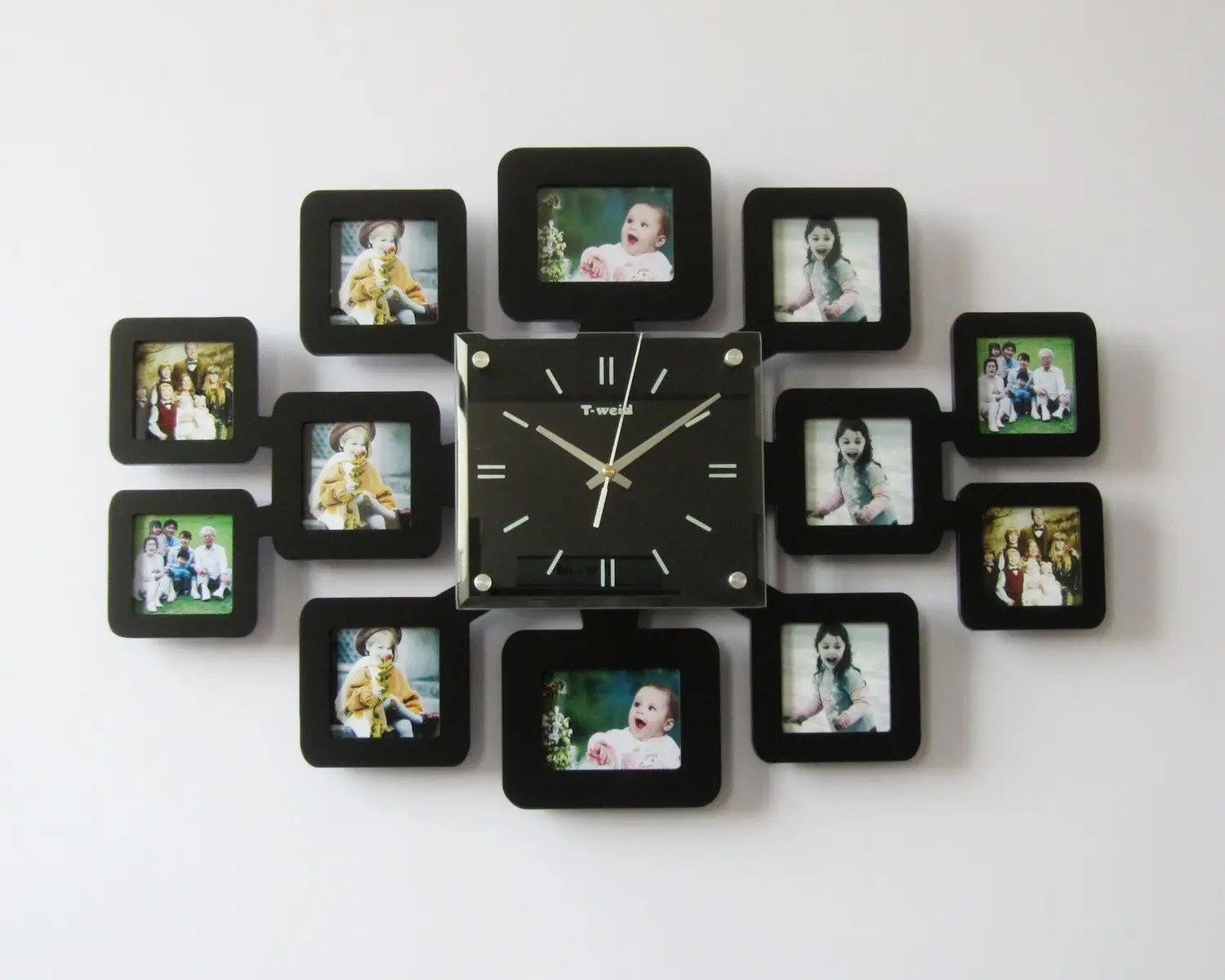 Fusion of photo frame and clock