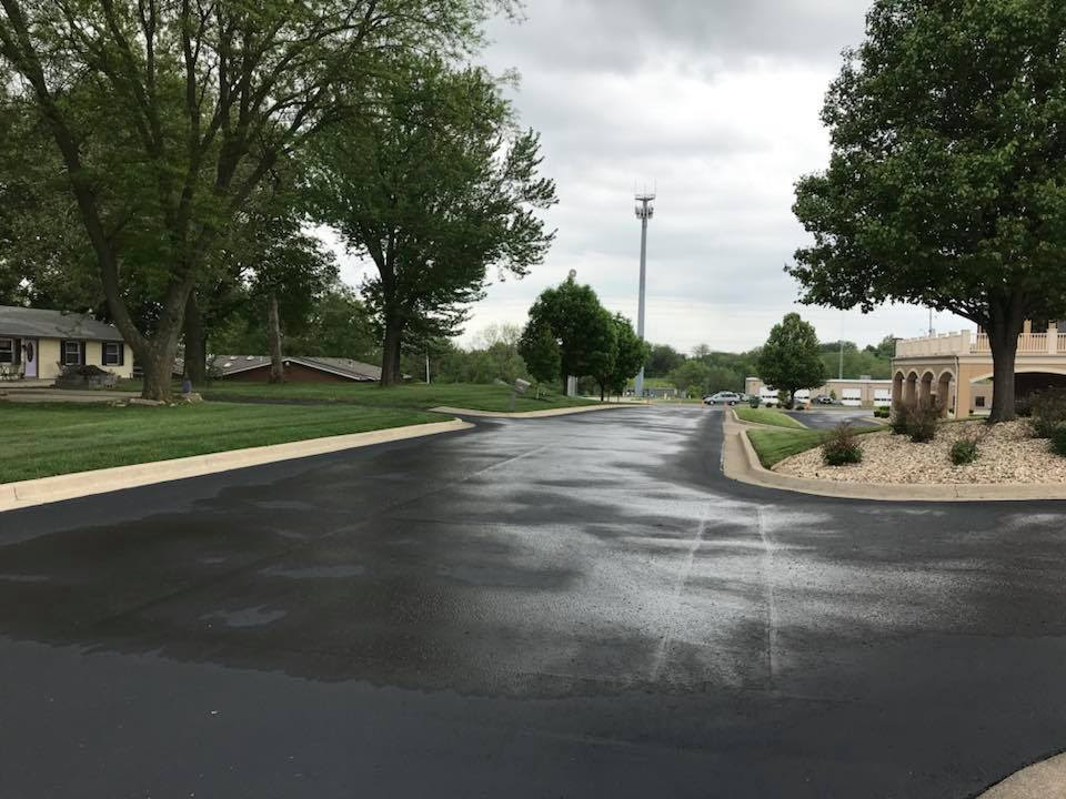 Finding the Right Asphalt Paving Contractors
